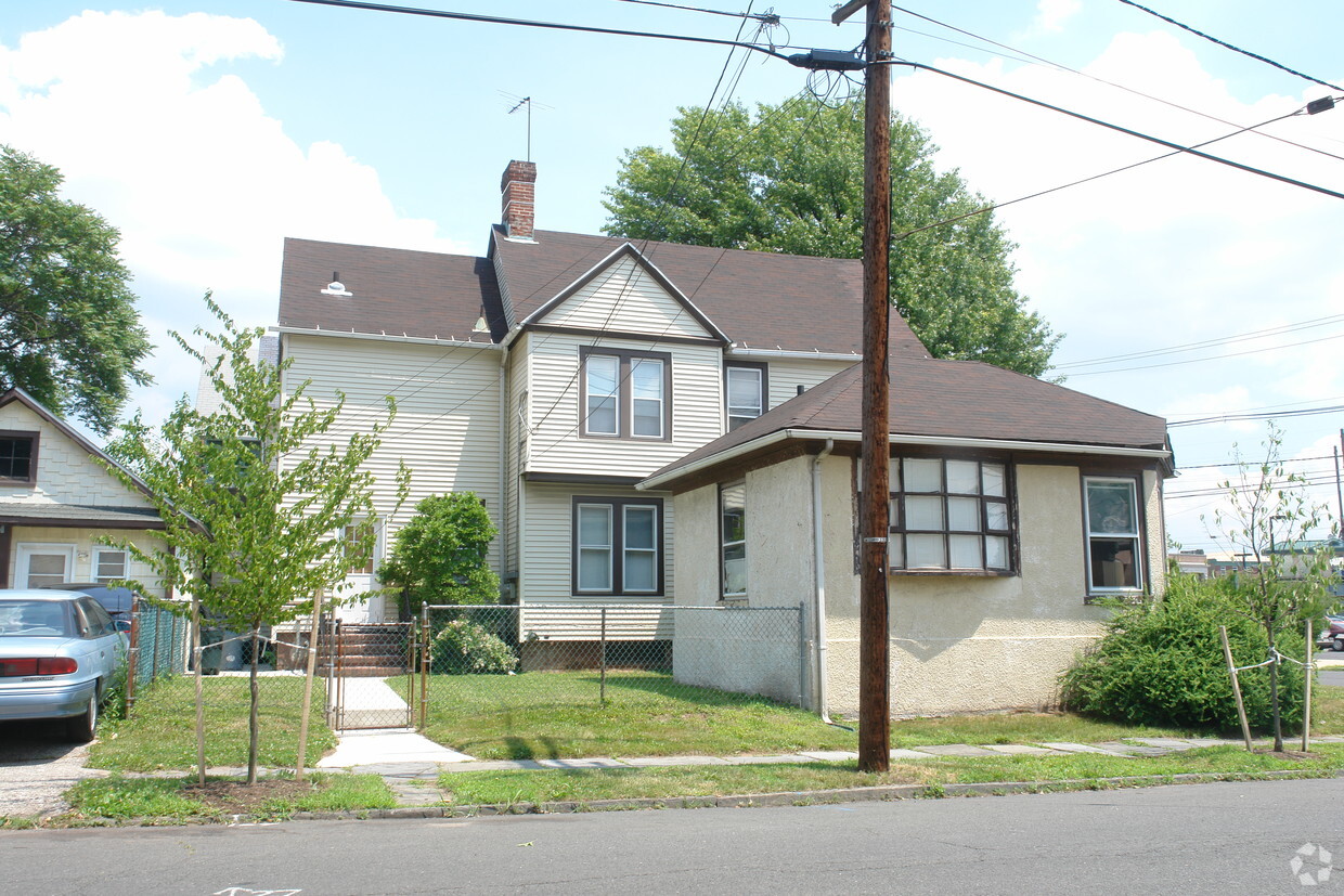 Primary Photo - 1501 Elm Ave