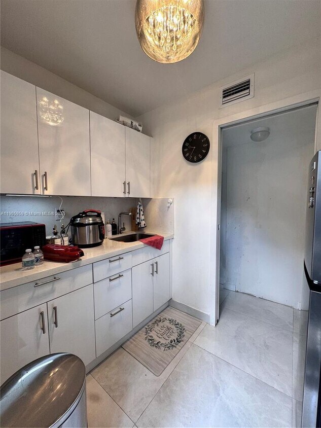 Primary Photo - 6159 SW 22nd St