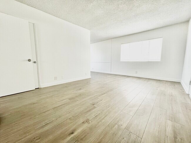 Foto del edificio - 7245 Bakman Ave Sun Valley, CA 91352