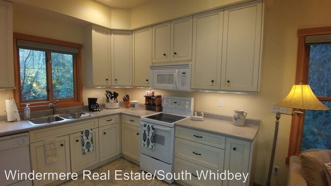 Foto del edificio - 4107 East Harbor Road