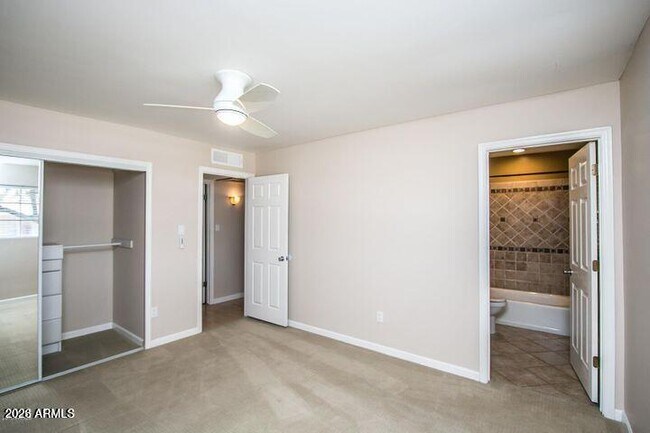 Foto del edificio - 7326 E Vernon Ave