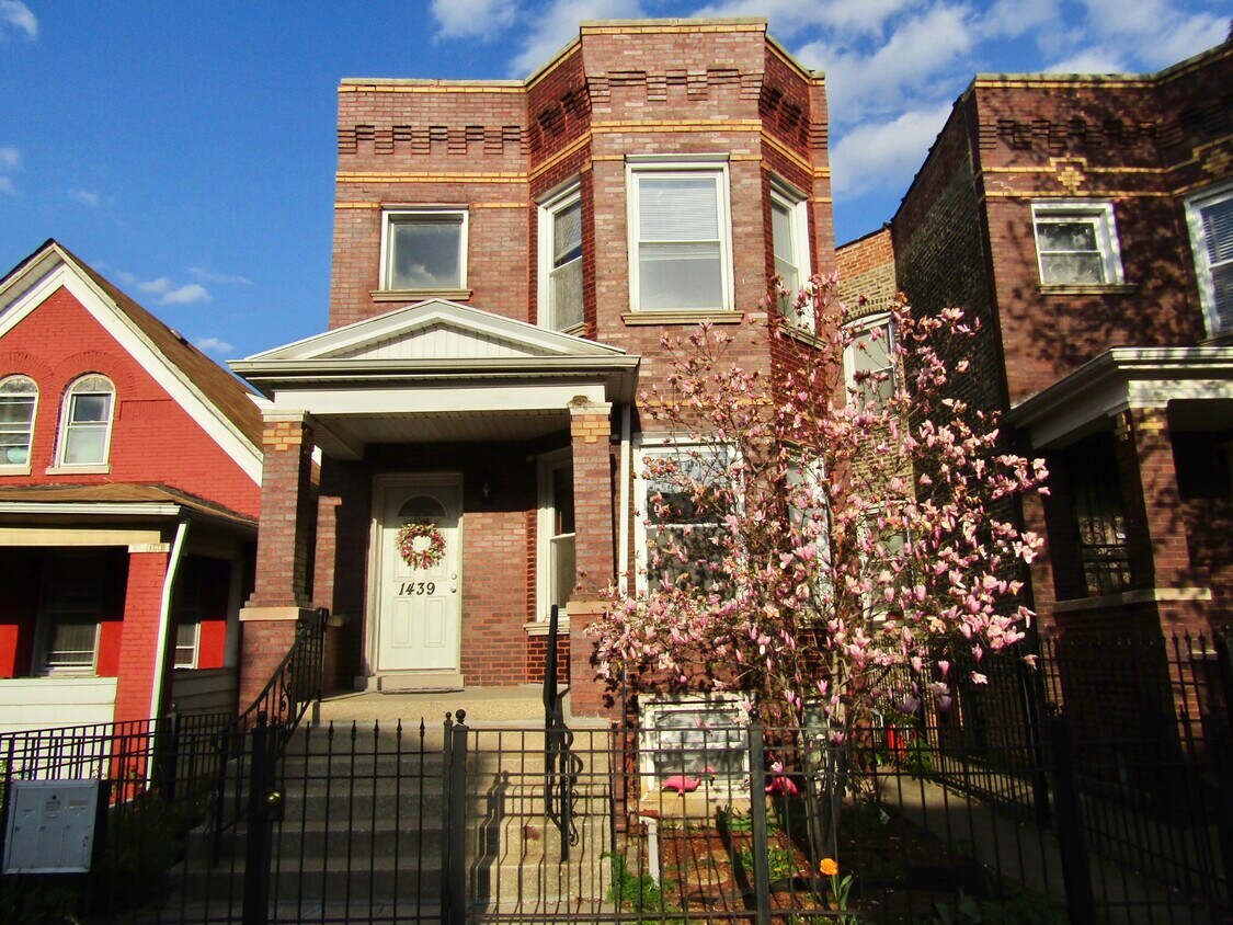 Primary Photo - 1439 N Ridgeway Ave