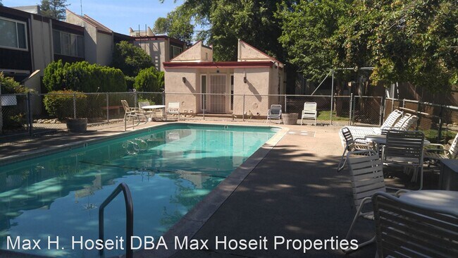 Foto del edificio - 5243 Winding Way