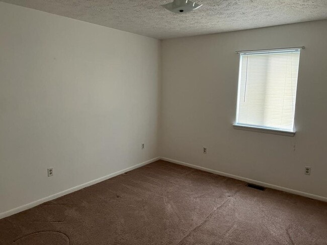 Building Photo - 729 Brunot St