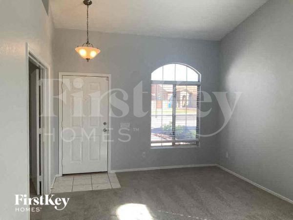 Building Photo - 1809 E Oakland St