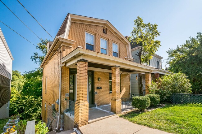 Building Photo - Gorgeous 3 Bedroom House in Beechview available July 1!
