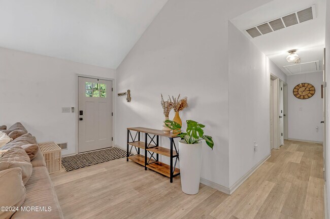 Foto del edificio - 159 Normandy Ave