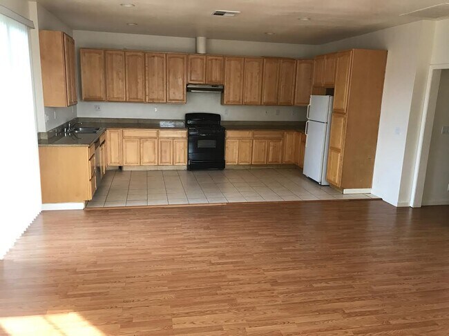 Building Photo - 2233 84th Ave