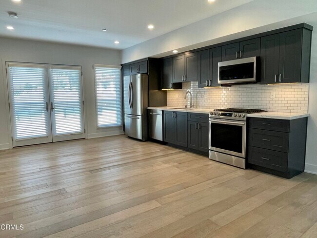 Building Photo - 137 S Wilson Ave
