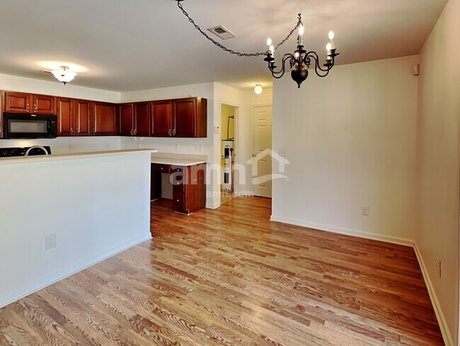 Foto del edificio - 1042 Vanguard Dr