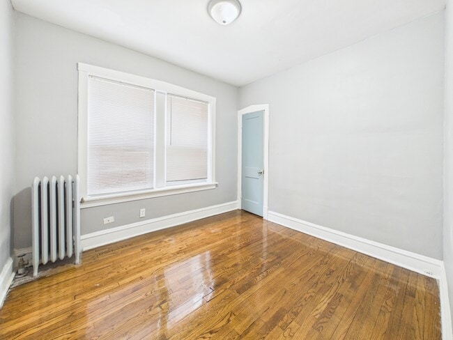 Foto del edificio - 7631 S Cornell Ave