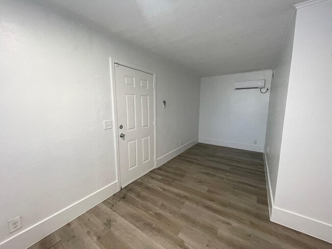 Building Photo - 754 Date Palm Dr