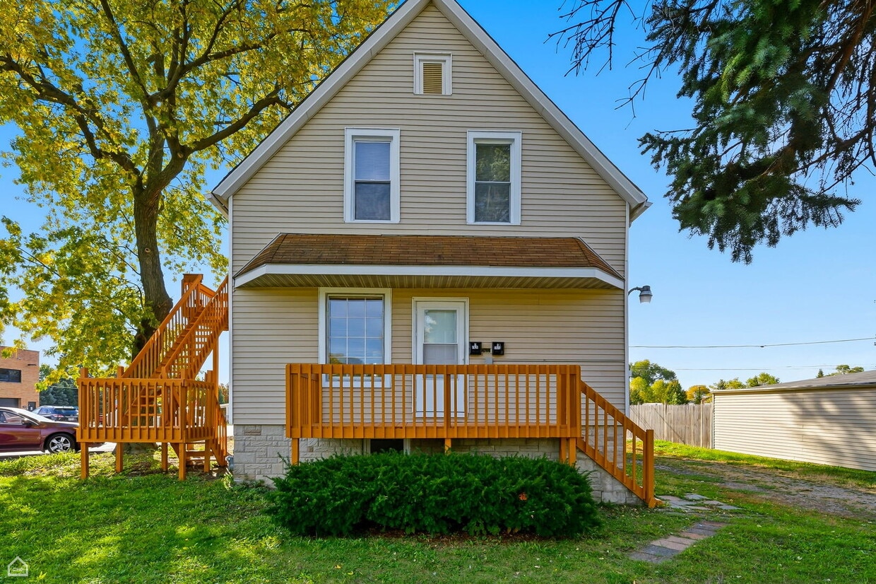 Primary Photo - 7635 W Foster Ave