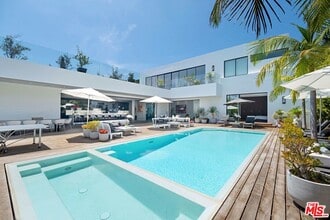 Building Photo - 9570 Sunset Blvd