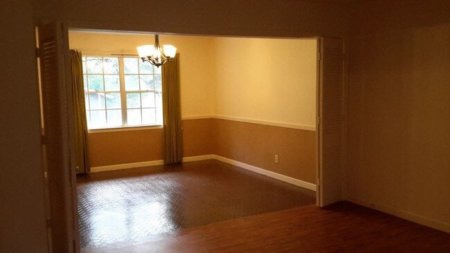 Building Photo - 1030 Mount Eden Dr