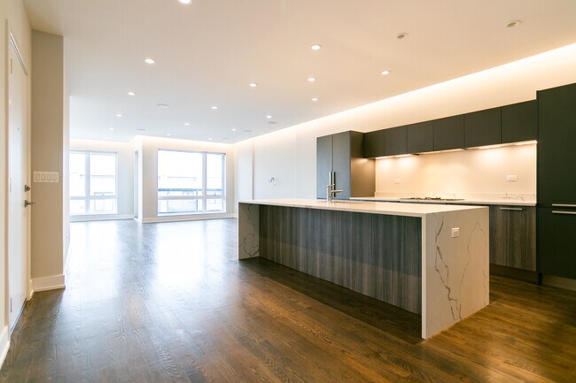 Building Photo - 880 N Milwaukee Ave