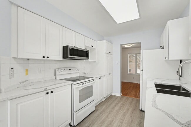 Building Photo - 70 Cohen Ave