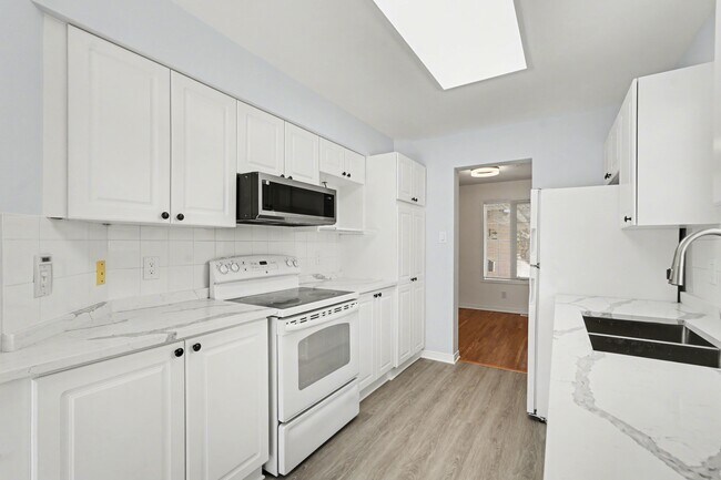 Photo du bâtiment - 70 Cohen Ave