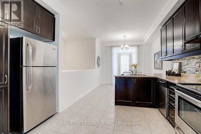 Photo du bâtiment - 10981 Woodbine Ave
