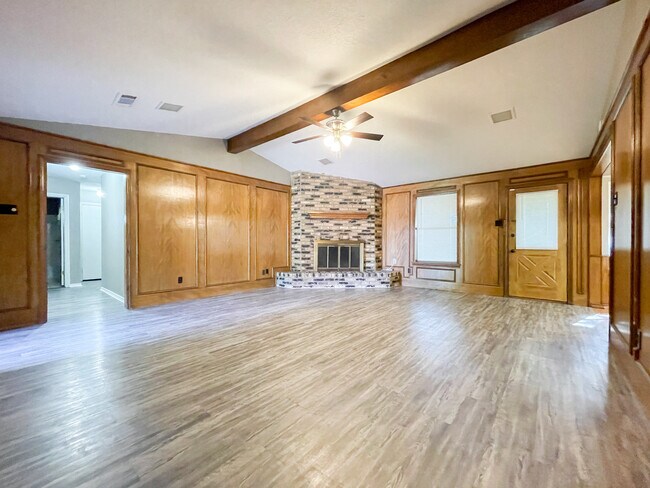 Foto del edificio - 7104 Churchill Cir