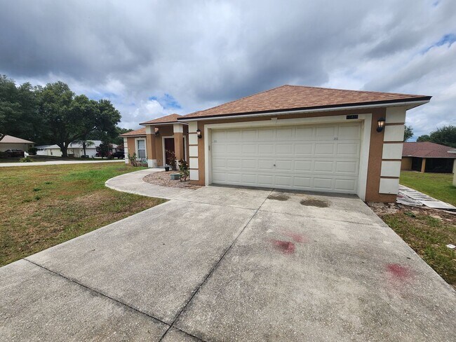 Foto del edificio - 3/2~Vista Pines Loop~Nice Big Corner Lot, ...