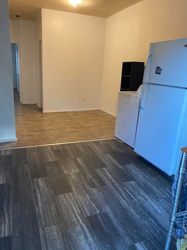 Kitchen and dinning room - 314 Rutter Ave