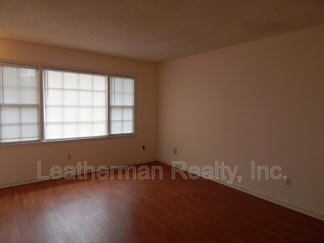 Foto del edificio - 738 Coventry Ln