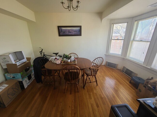 Building Photo - Spacious, Sunny 2BR/2BTH w/ HW Floors, New...