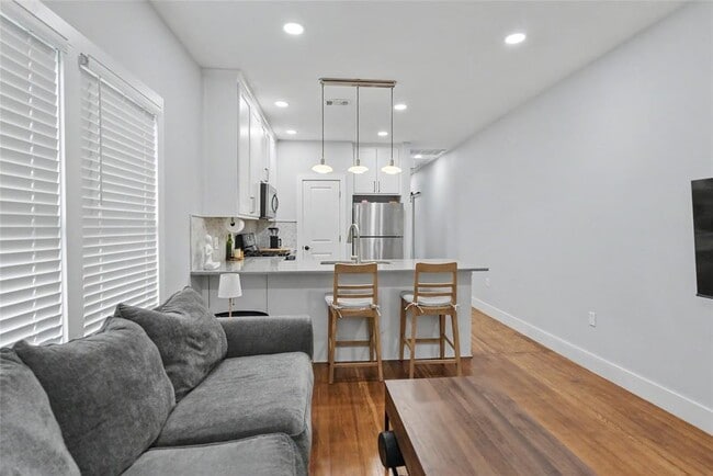 Building Photo - 2506 E Cesar Chavez St