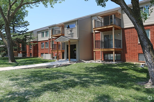 Building Photo - Tall Oaks Apartments
