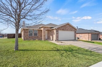 Building Photo - 2601 Shorewood Dr