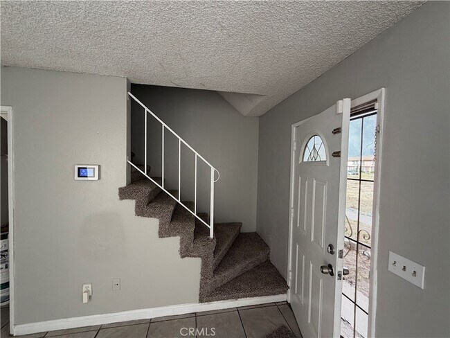 Foto del edificio - 16810 Village Ln