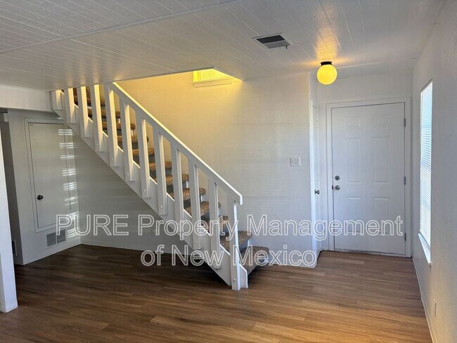 Foto del edificio - 10912 Towner Ave NE