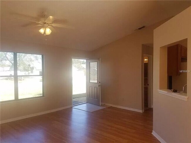 Living Room - 2931 Grayton St