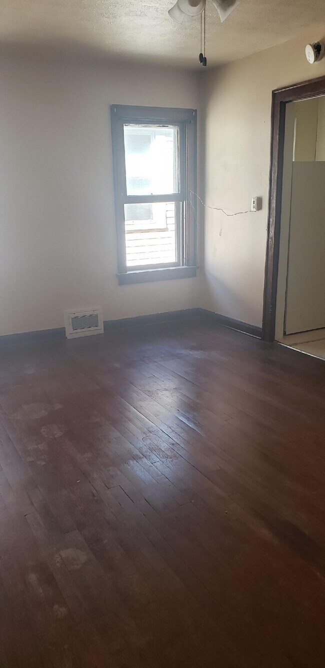 Dining room - 379 E Center St
