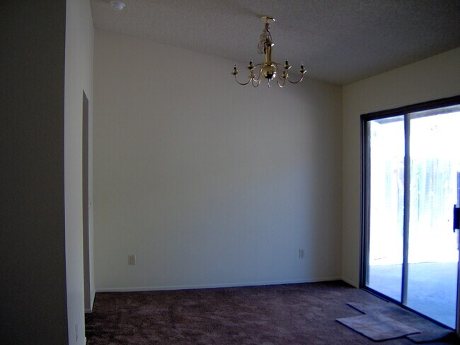 Building Photo - Riverside UCR 3 Bedroom, 2 Bathroom Home