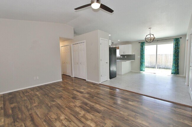 Foto del edificio - 3816 N Shamrock Ave