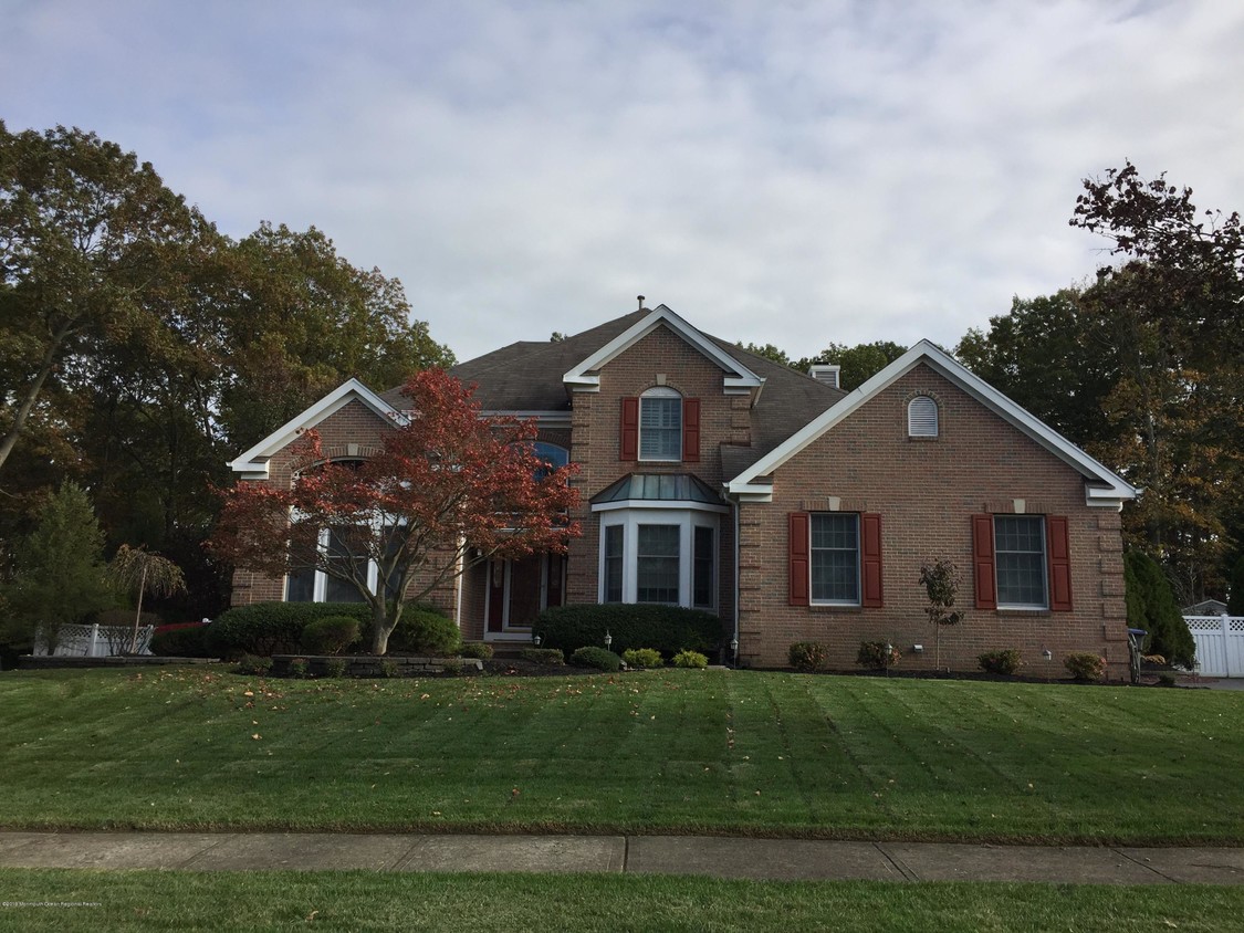 Primary Photo - 2408 Apple Ridge Cir