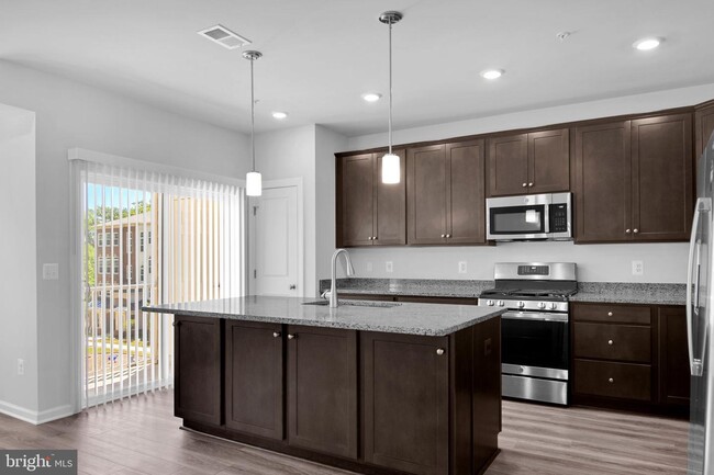 Building Photo - 9712 Vang Dr