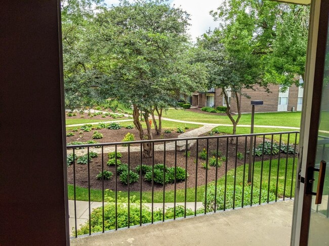 Foto del edificio - 5S070 Pebblewood Ln