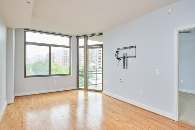 Building Photo - 3600 S Glebe Rd