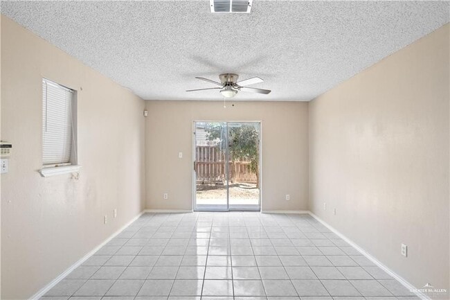Building Photo - 1800 Oasis Dr