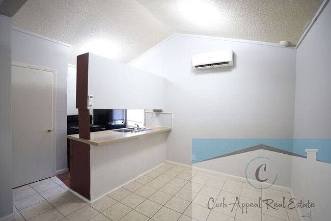 Building Photo - 1 bed, 1 bath apartment - HUD accepted!!