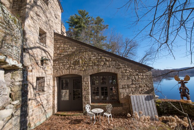 Building Photo - 801 Pine Cone Trail N