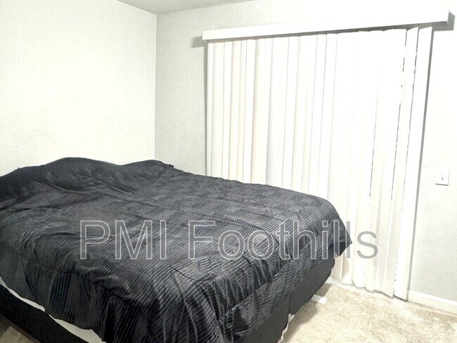 Building Photo - 12996 E Florida Dr