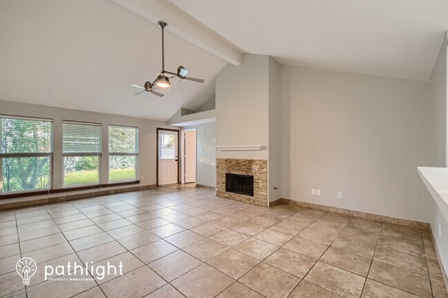 Building Photo - 6338 Northland Dr