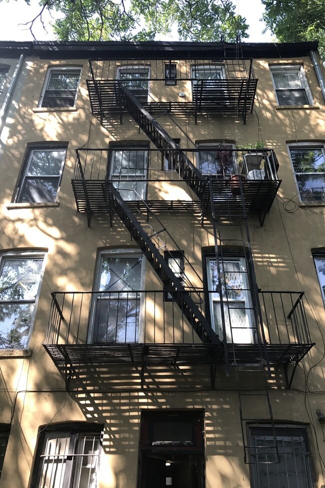 Building Photo - 475 Hicks St