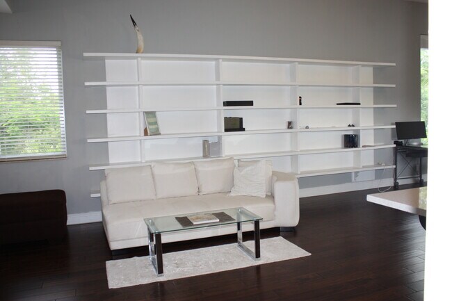 Foto del edificio - 5862 Homeland Rd