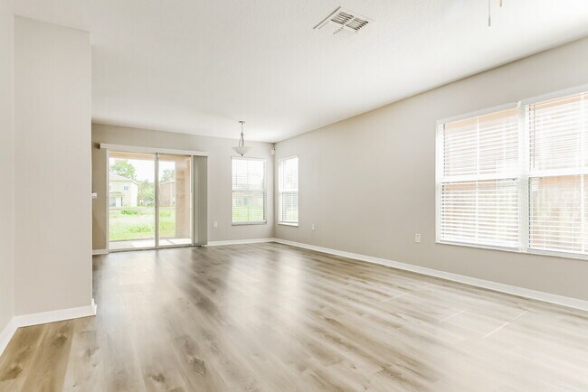 Foto del edificio - 10847 Kensington Park Ave
