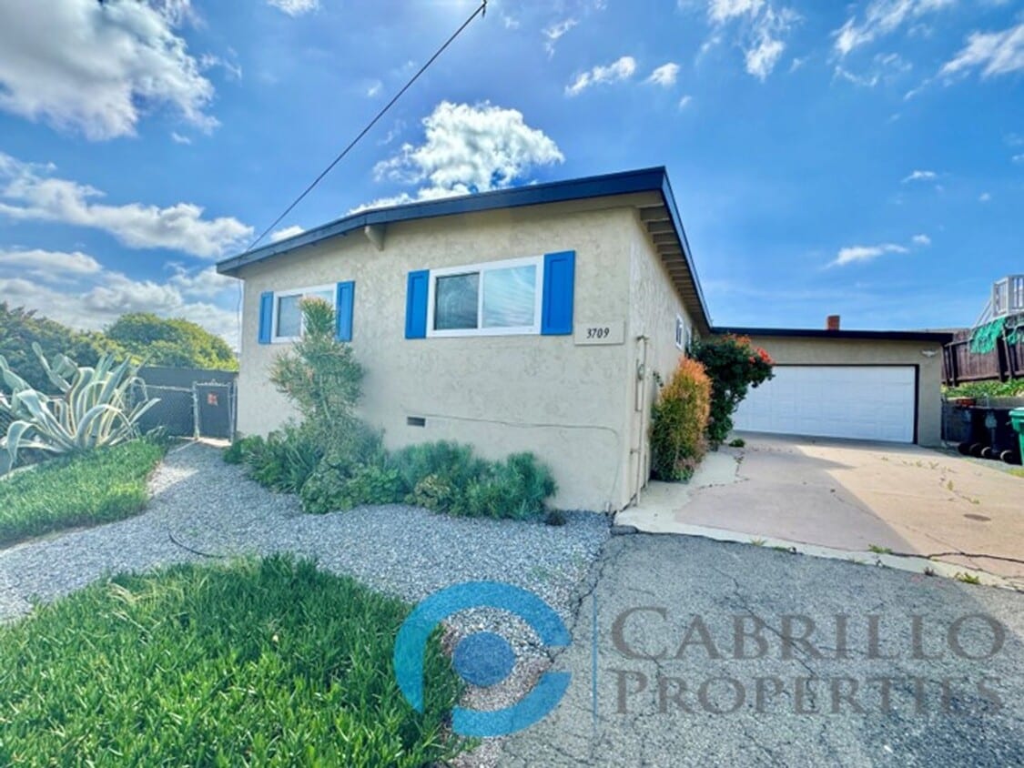 Primary Photo - Modern 1 Bed / 1 Bath with Private Yard in...